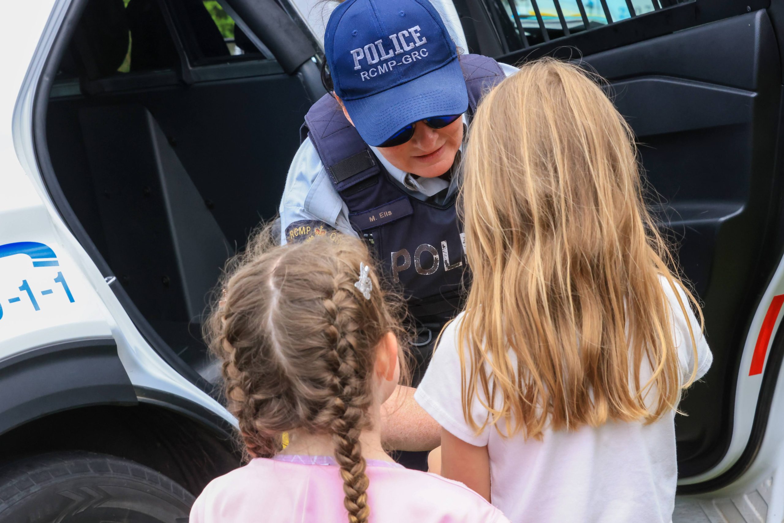 Police Officer talking to two children.